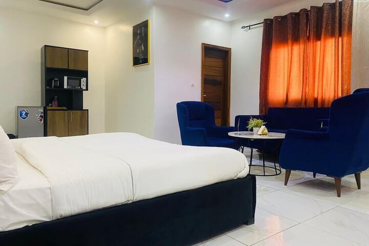 Room 9 of 31