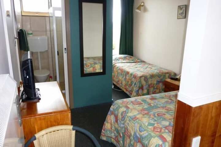 Room 9 of 35