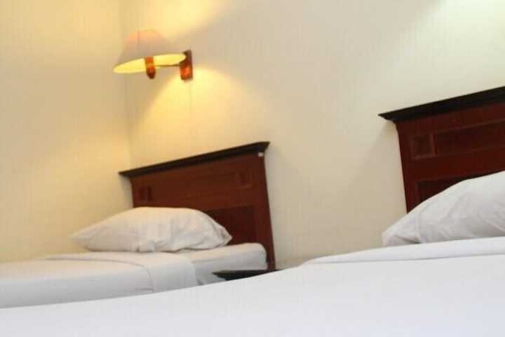 Room 10 of 26