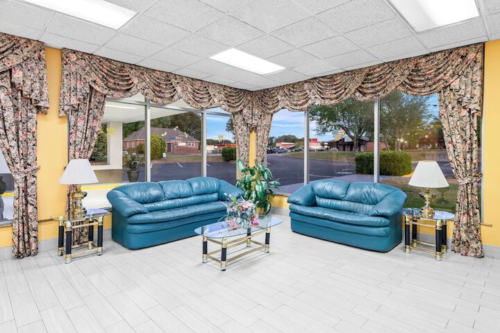 Entrance & Lobby