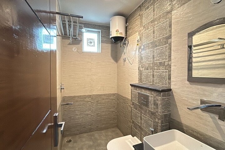Room 21 of 28