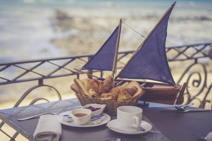 Breakfast/Coffee Service 22 of 33