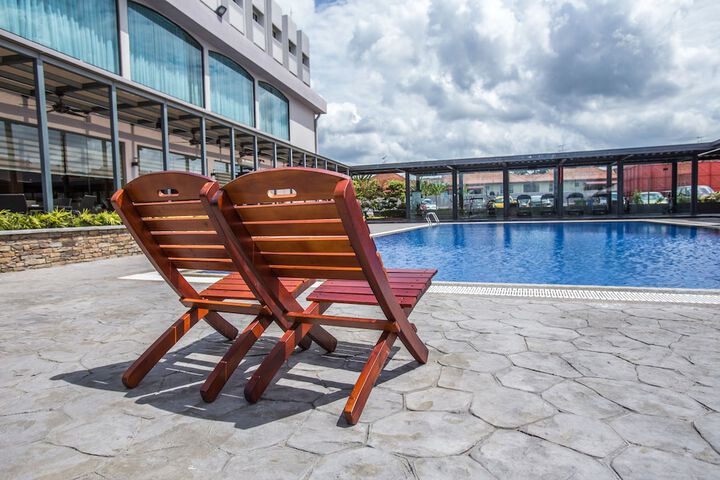Hotel with Pool
