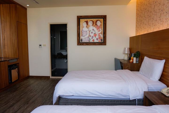 Room 30 of 53