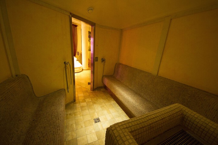 Room 62 of 91