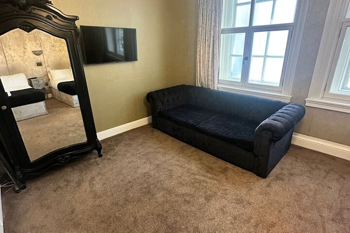 Room 66 of 171