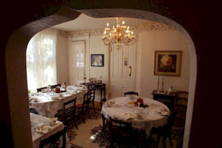 Dining 4 of 17