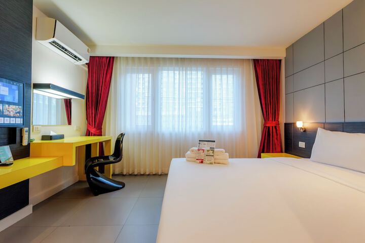 Room 44 of 77
