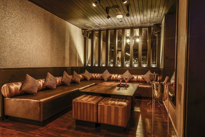 Lounge 38 of 85