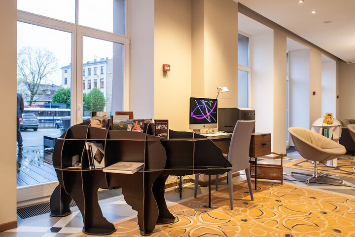 Guest Lobby