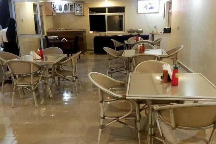Dining 3 of 10