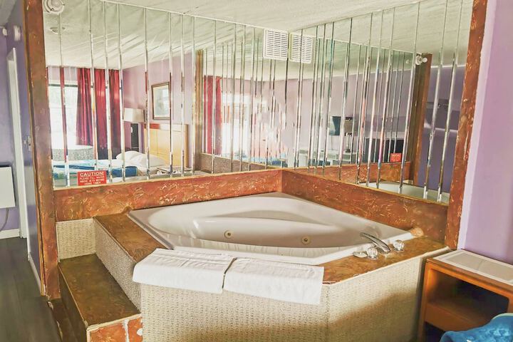 Hot Tub 9 of 19