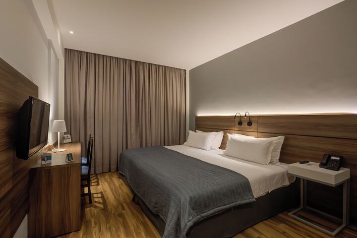 Room 9 of 34