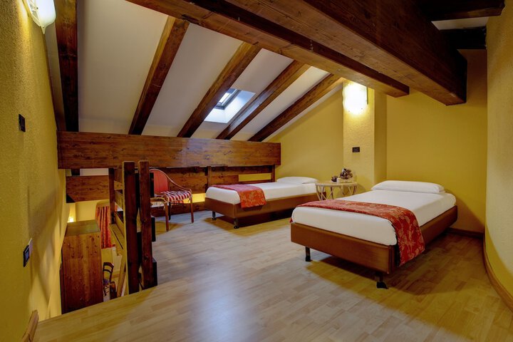 Room 34 of 111