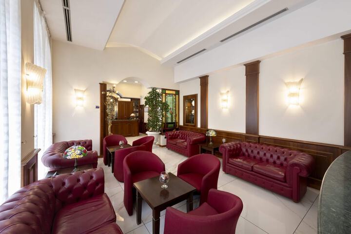 Entrance & Lobby