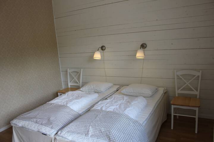 Room 4 of 28