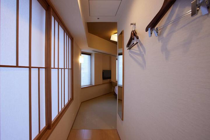 Room 27 of 137