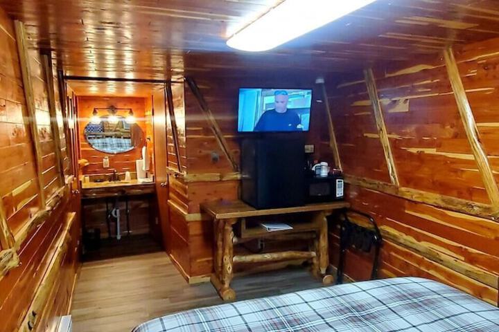 Room 10 of 99