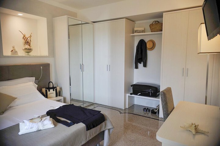 Room 15 of 46
