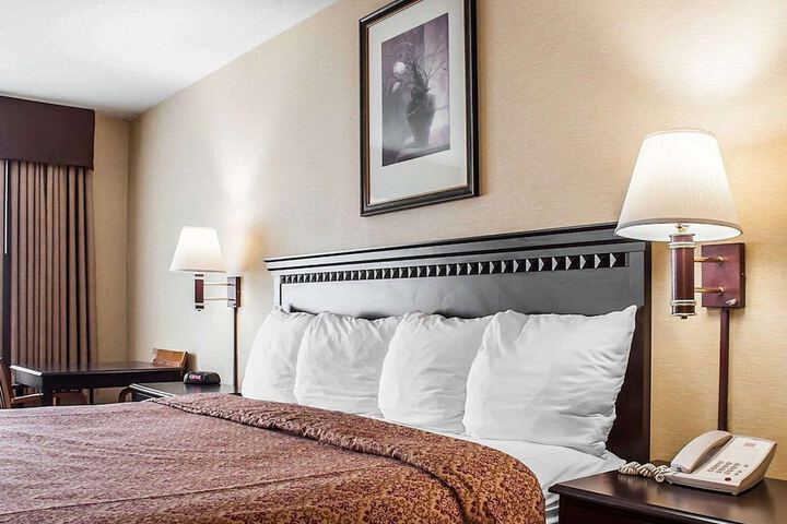 1 King Bed (11 of 14)