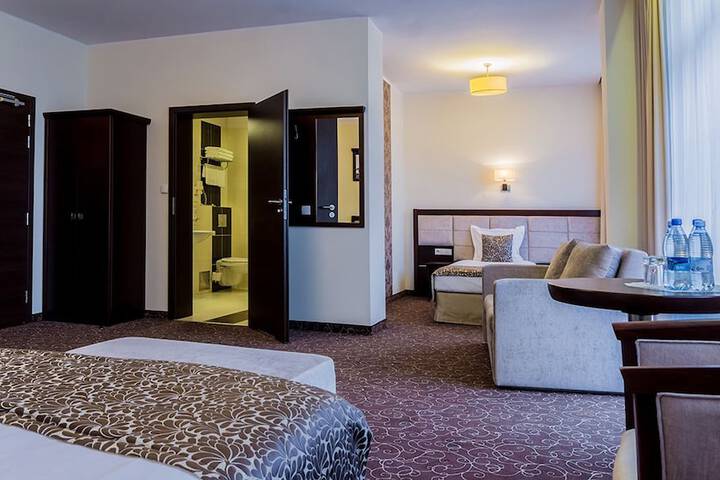 Room 2 of 72
