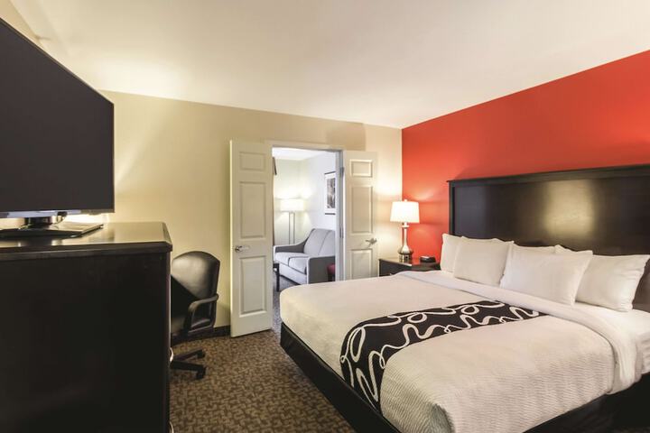 1 King Bed (12 of 14)