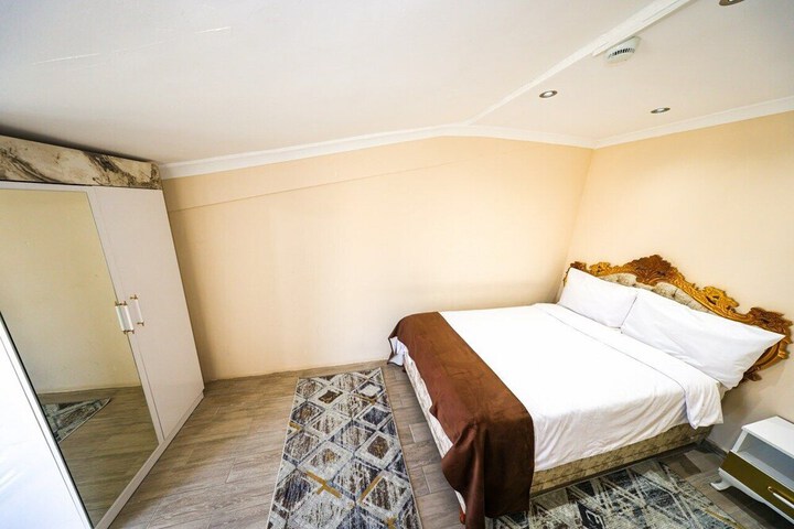 Room 29 of 136
