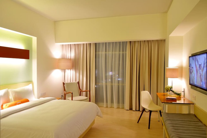 Room 9 of 46