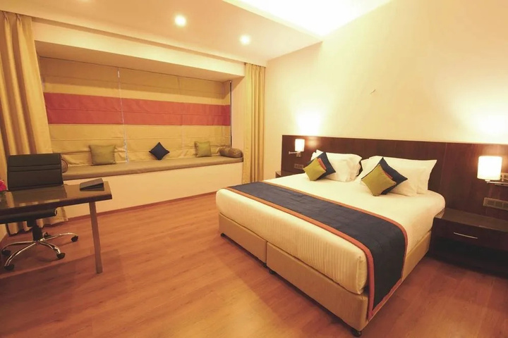 Room 3 of 20