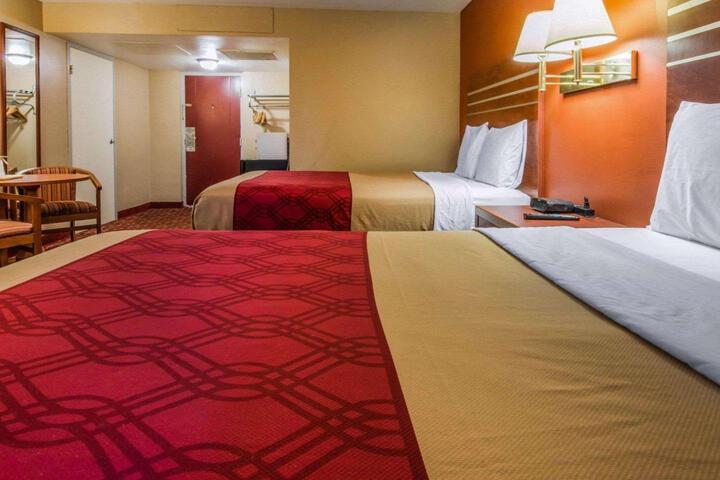 2 Double Beds (1 of 10)