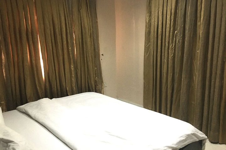 Room 10 of 25