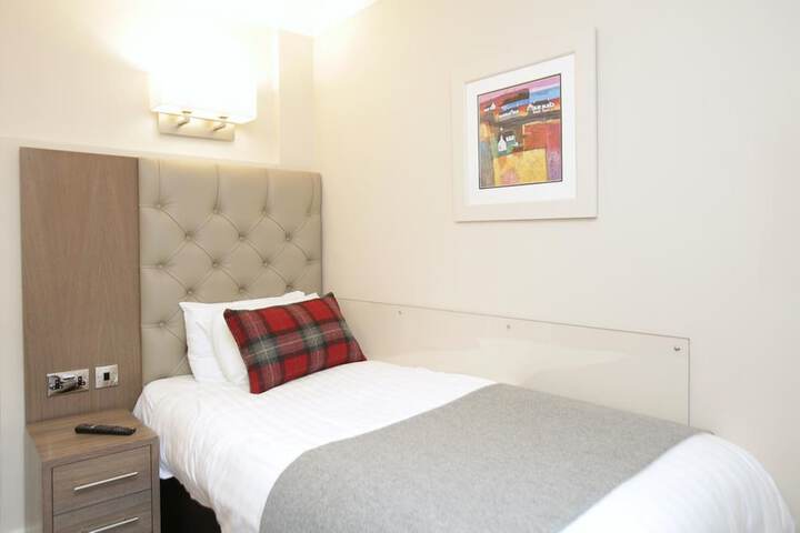 Room 6 of 72