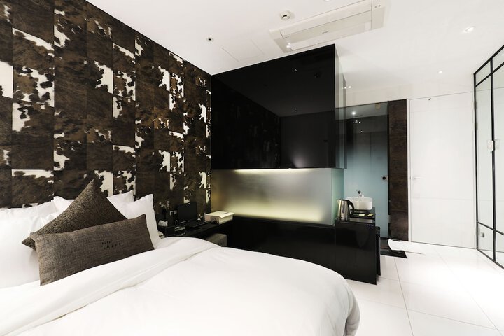 Room 4 of 51