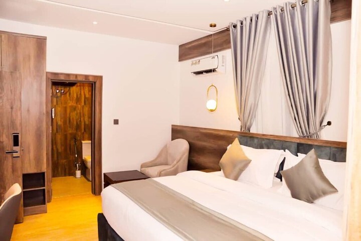 Room 2 of 12