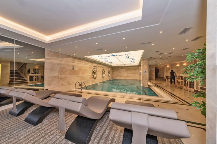 Pool Hotel