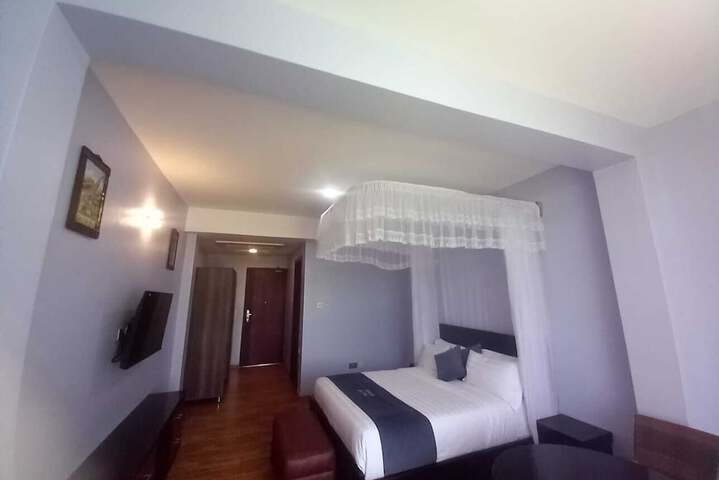 Room 33 of 150