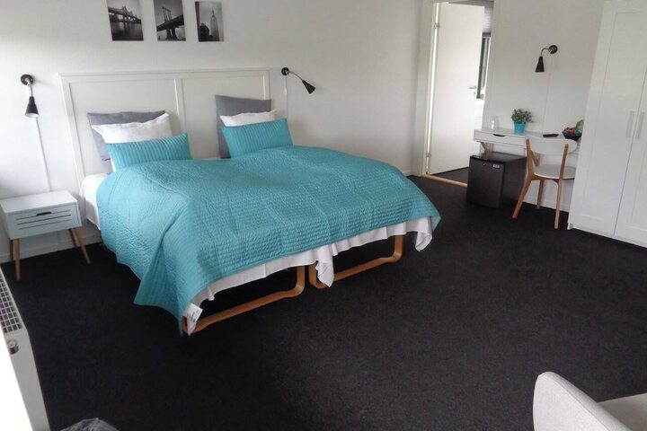 Room 11 of 28