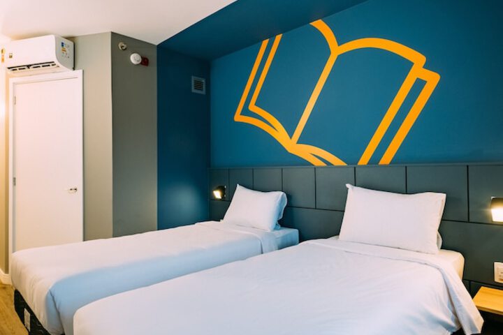 Room 9 of 96