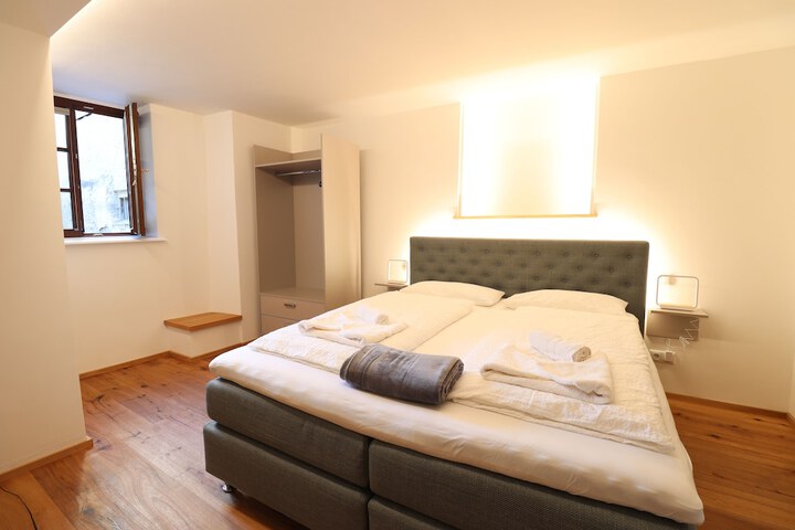Room 14 of 102