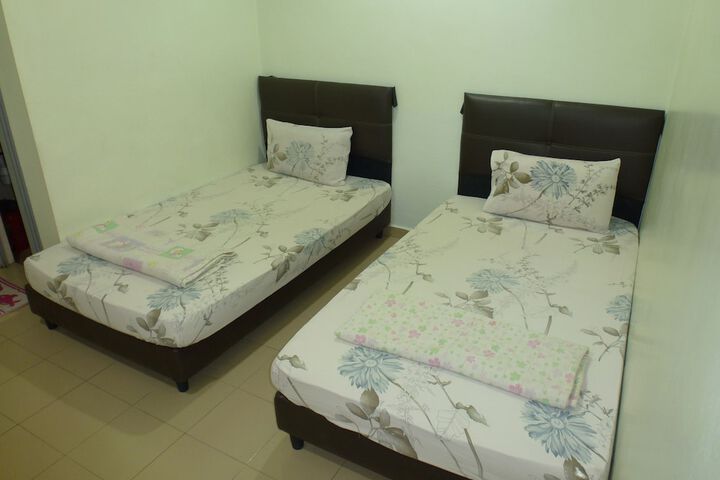 Room 12 of 24