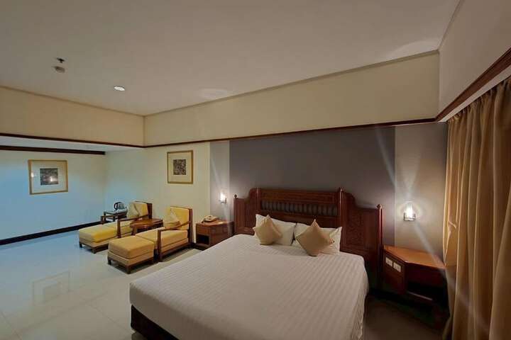 Room 16 of 42