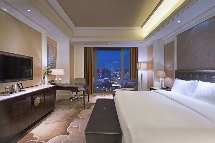 Room 7 of 38