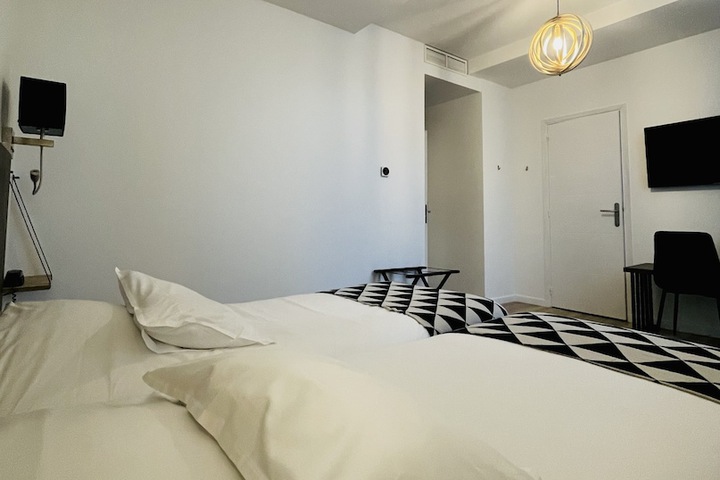 Room 11 of 83