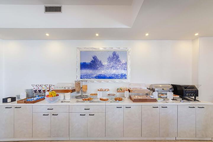 Breakfast area