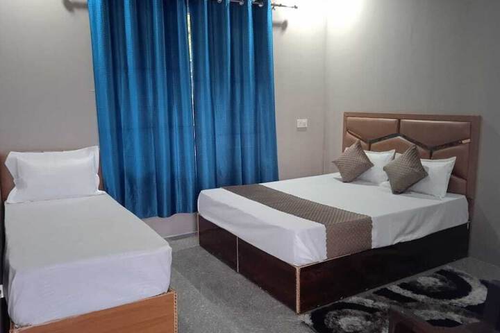 Room 2 of 7
