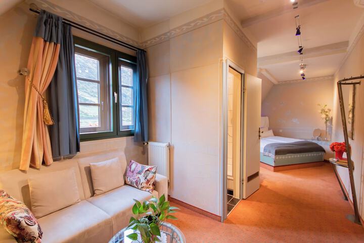 Room 14 of 74