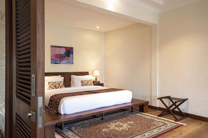 Room 45 of 212