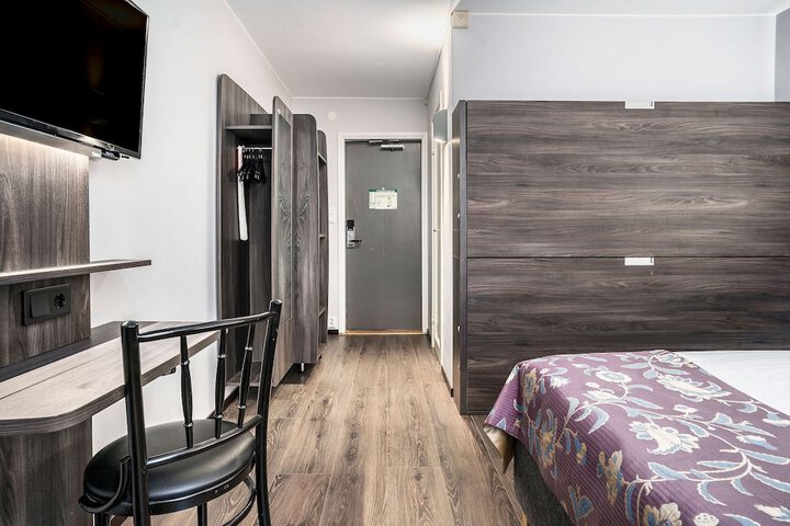 Room 29 of 77