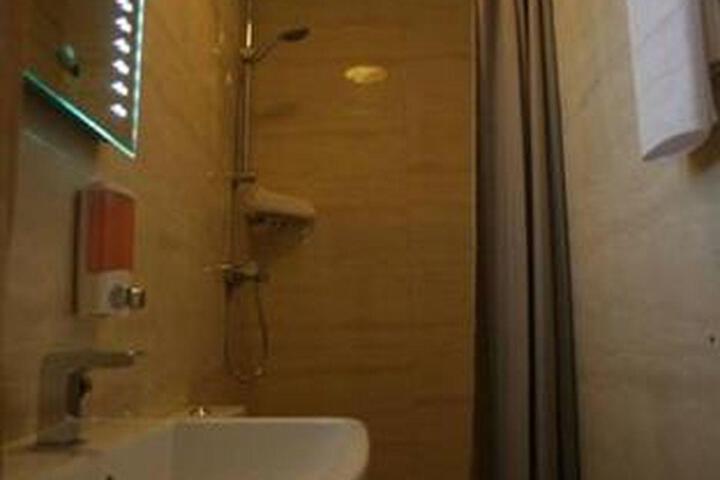 Room 2 of 9