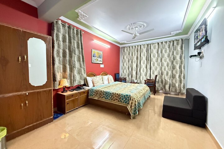Room 17 of 33